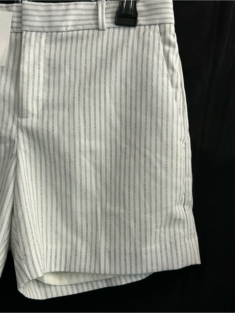 Banana Republic Women’s White Pinstripe Shorts SZ 2 NWT